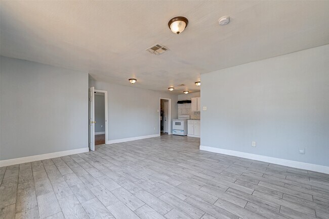 Building Photo - 5859 Westover St