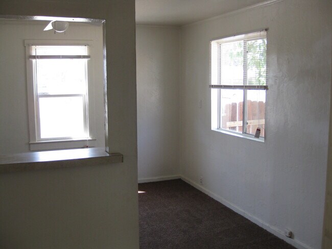 Building Photo - 142 Cooper Ave
