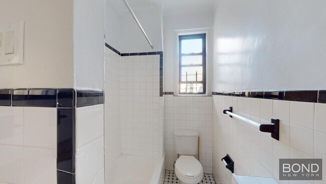 Foto del edificio - 315 W 102nd St