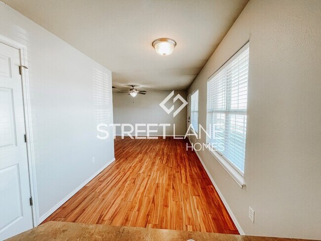 Building Photo - Charming 3 Bedroom, 2 Bath Half Duplex in ...