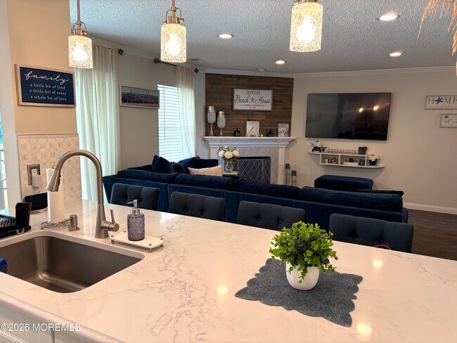 Building Photo - 2111 Waters Edge Dr