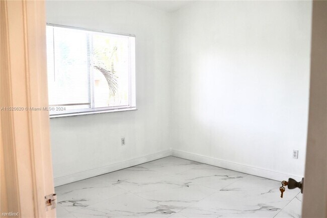 Foto del edificio - 3 br, 2 bath House - 631 NW 79th Ter Apt 204