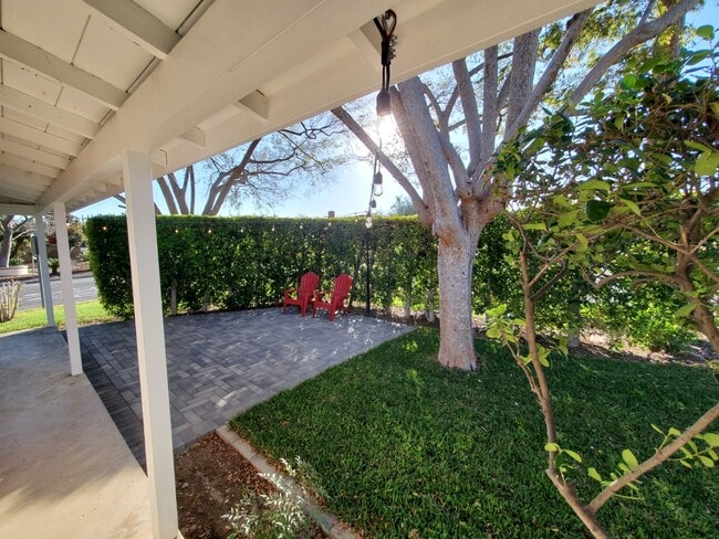 Building Photo - 10682 Center Dr