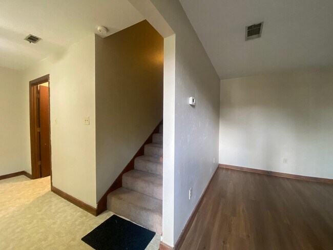 Foto del edificio - 2261 Claremont Ln