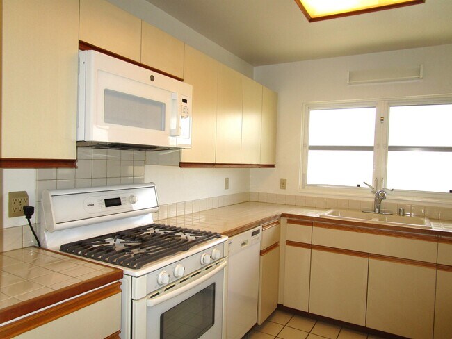 Building Photo - 121 Kaanua Pl
