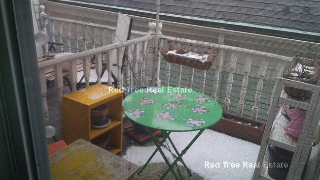 Building Photo - 208 River St