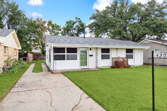 Foto del edificio - 420 Moss Ln