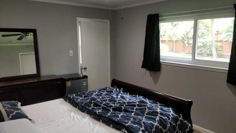 Foto principal - 9635 Beverly Hill St