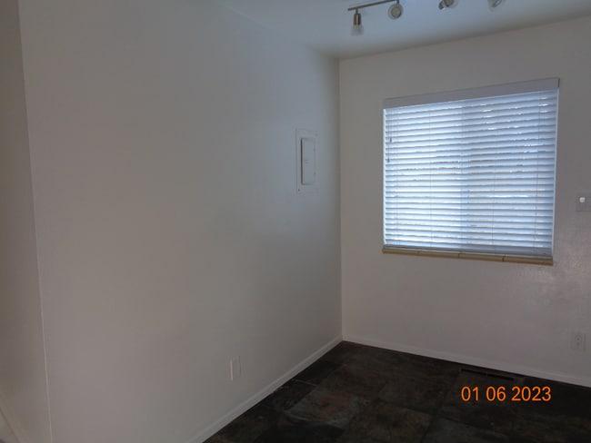 Building Photo - Nicely located close to Memorial Park and ...