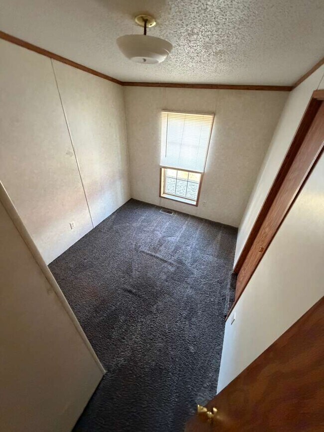 Building Photo - 905 W 37th Ave