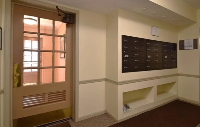 Foto del edificio - 15825 Van Aken Blvd