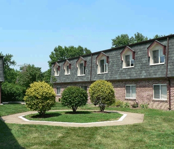 Courtyard - Dover Place Apartments