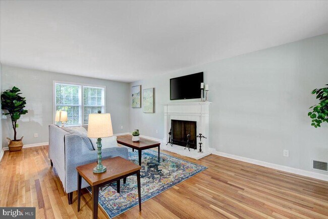 Building Photo - 1007 Arcola Ave