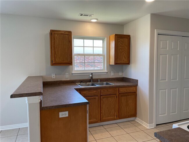 Foto del edificio - 3704 SW Moline Ave