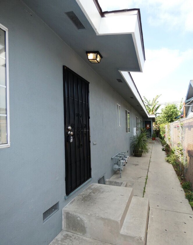 Primary Photo - Elizabeth Ave. 9337