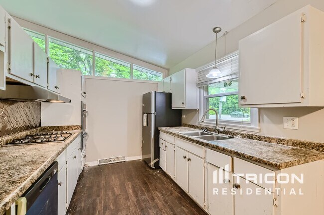 Foto del edificio - 30477 N Oak Grove Ave