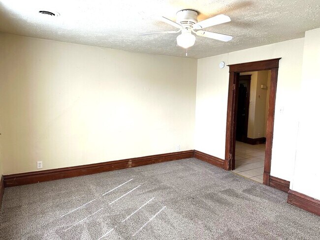 Building Photo - 321 N Main St Apt 3