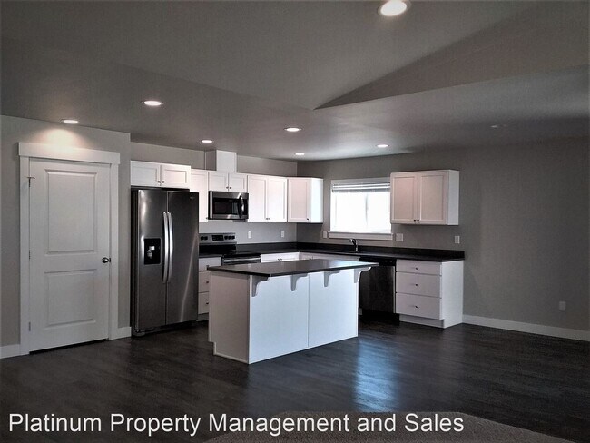 3 br, 2 bath House - 2285 2nd Street SE photo'