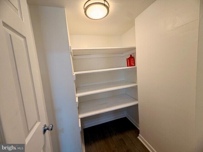 Foto del edificio - 5129 Clacton Ave