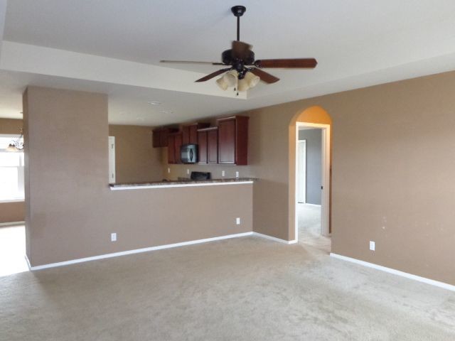 Building Photo - 3 bedroom in The Crossing at 91st.