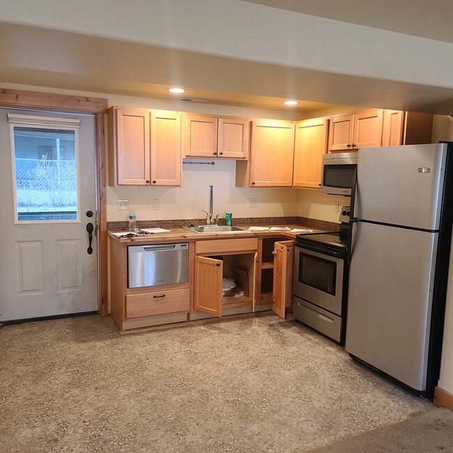 Building Photo - 75 Boxwood Dr