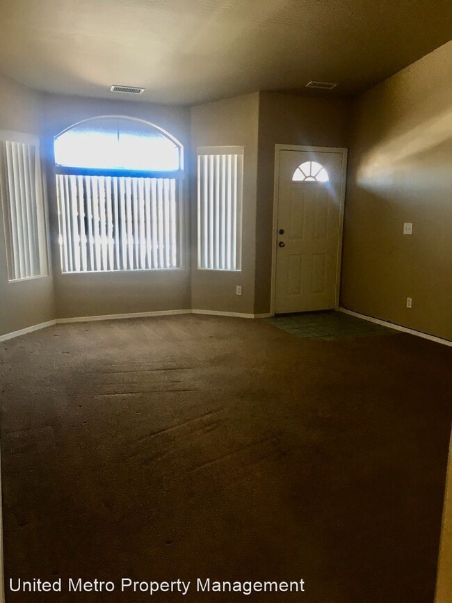 Building Photo - 3 br, 2 bath House - 5335 N. Stetson Dr.