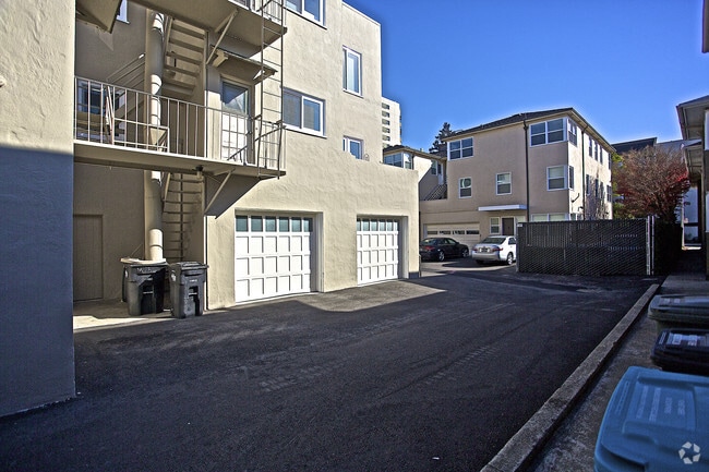 Building Photo - 103-109 Dartmouth Rd
