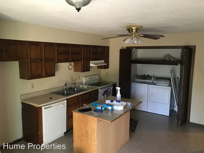 Building Photo - 652-654-654 Pear Tree Cir
