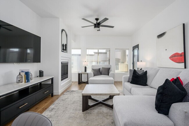 Foto del edificio - 5450 E Deer Valley Dr