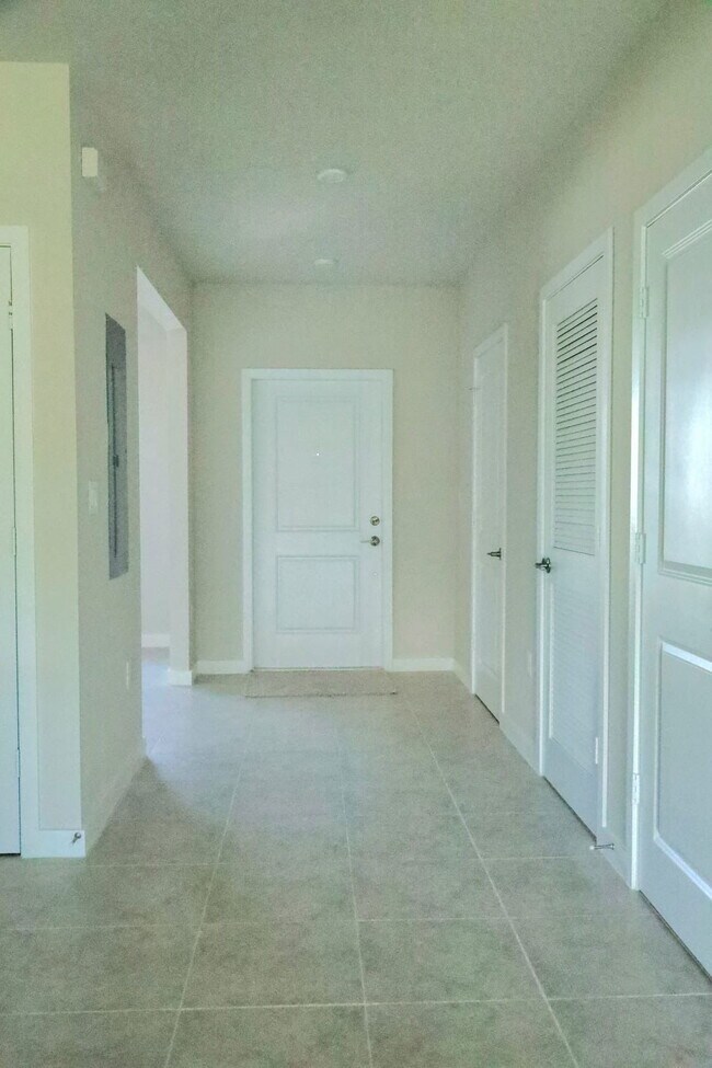 Foto del edificio - Northwest 10th Court, Florida City, FL 33034 - 3 BR 2.5 BA townhouse