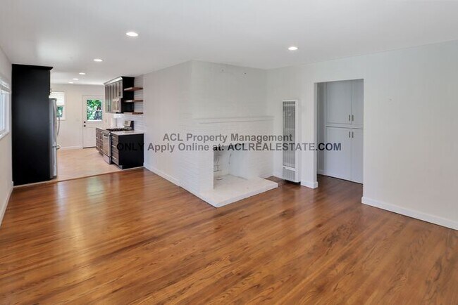 Building Photo - Nicely Remodeled Hayward Hills Home For Rent