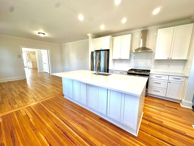 Foto del edificio - 370 Stratfield Rd