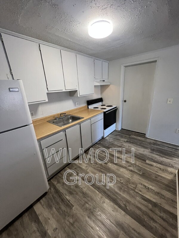 Foto del edificio - 2000 Indianapolis Rd