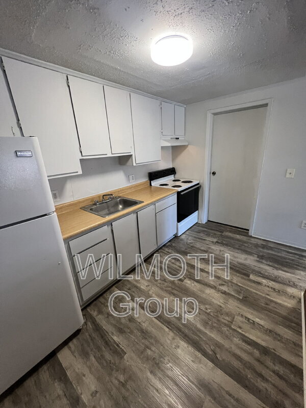 Building Photo - 2000 Indianapolis Rd