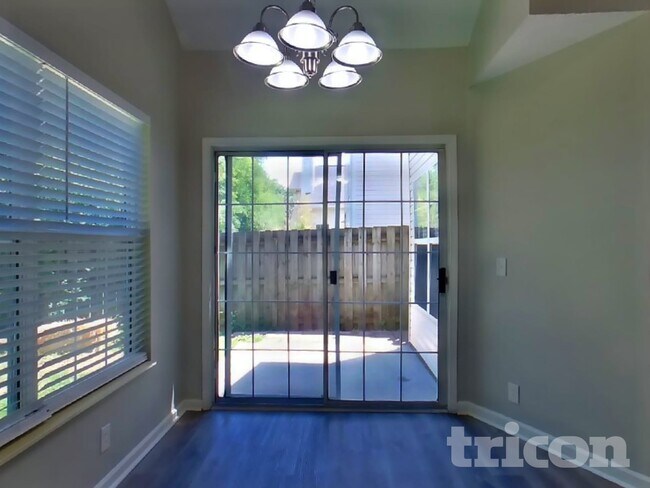 Foto del edificio - 4305 Chesney Glen Dr