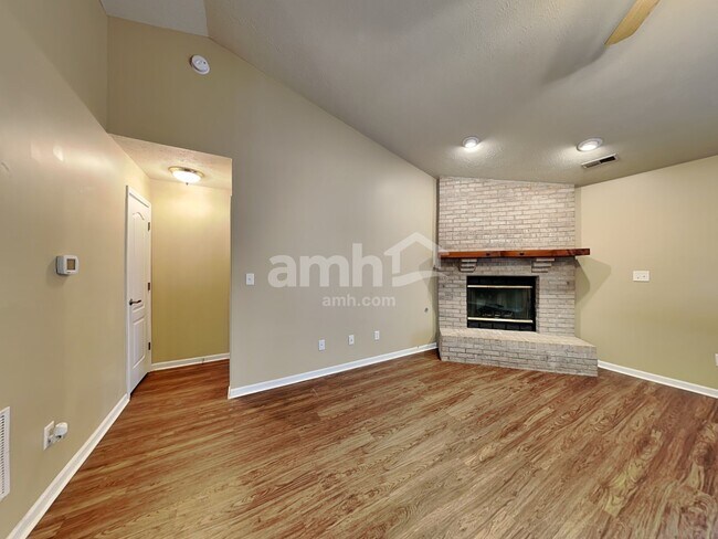 Foto del edificio - 1460 Persimmon Cir