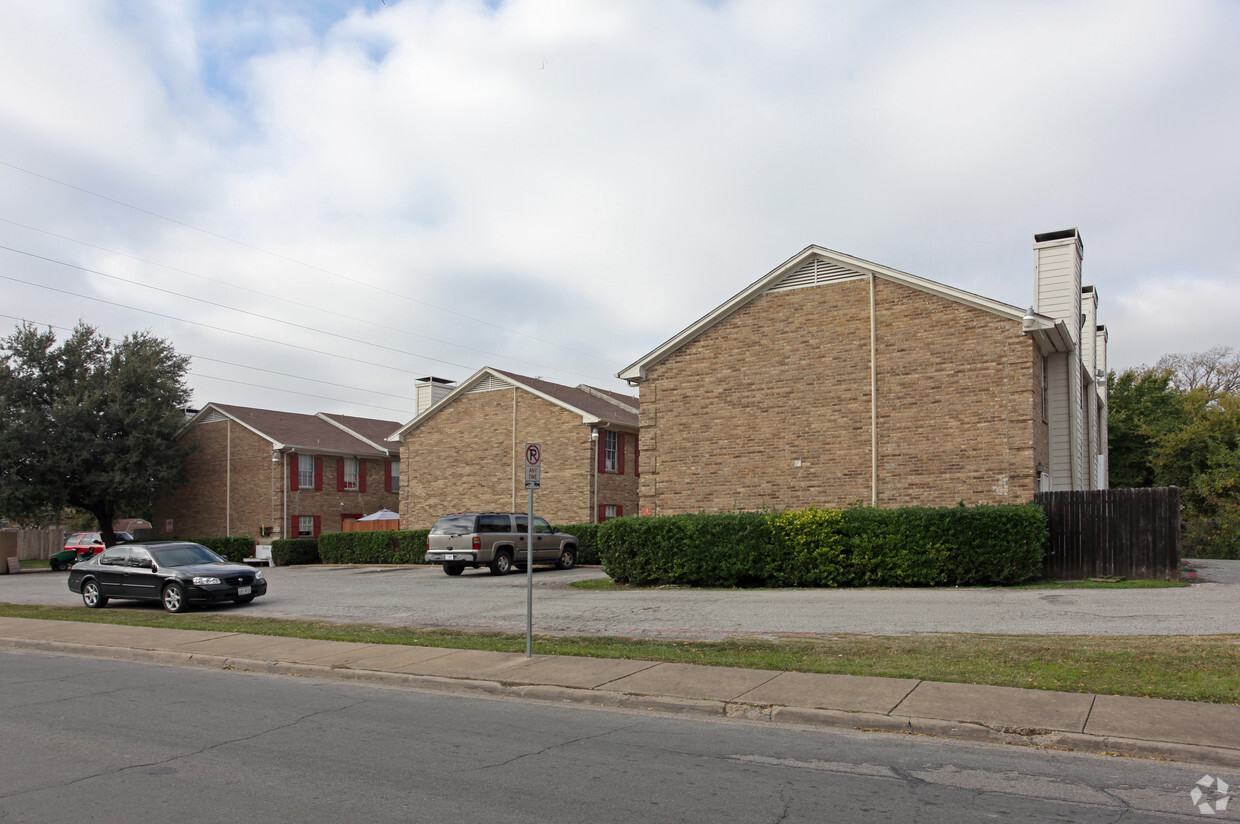 Primary Photo - Jones Creek Apartments