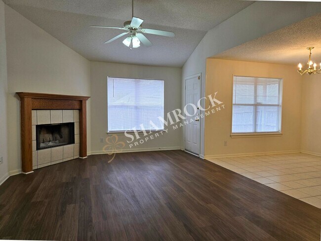 Building Photo - Cougar Ridge Duplex