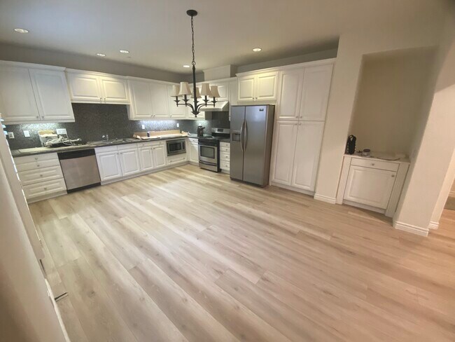 Foto del edificio - 803 Terrace Ln E