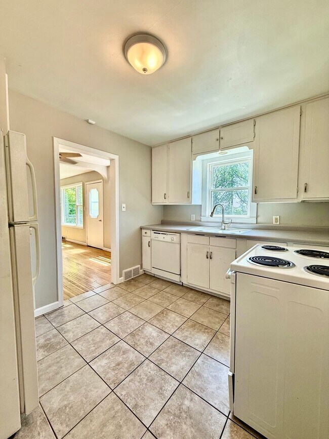Foto del edificio - Clean & Comfortable 2-Bedroom Single-Family Home