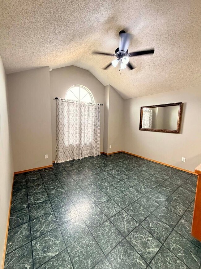 Foto del edificio - Beautiful 3 bedroom / 2 bathroom home withe fenced in yard in Webb City MO!!!!