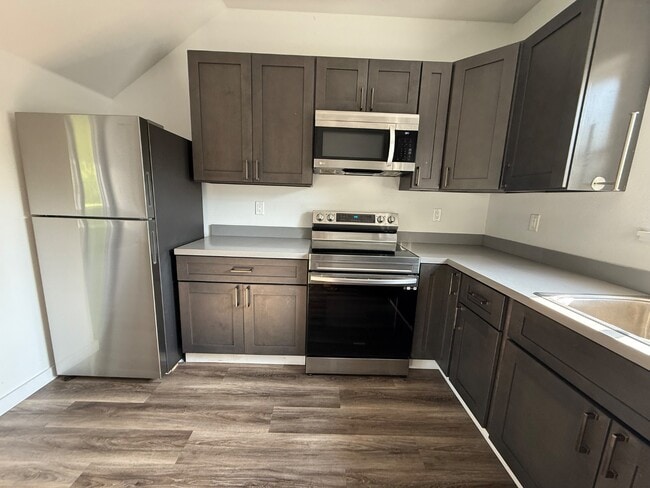 Building Photo - 1022 Villa Way