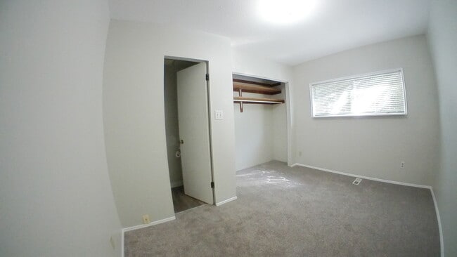 Building Photo - 691 Blue Mountain St