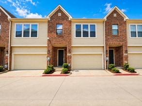 Building Photo - 6052 Portrush Dr