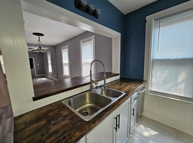 Foto del edificio - 2227 W Cherry St