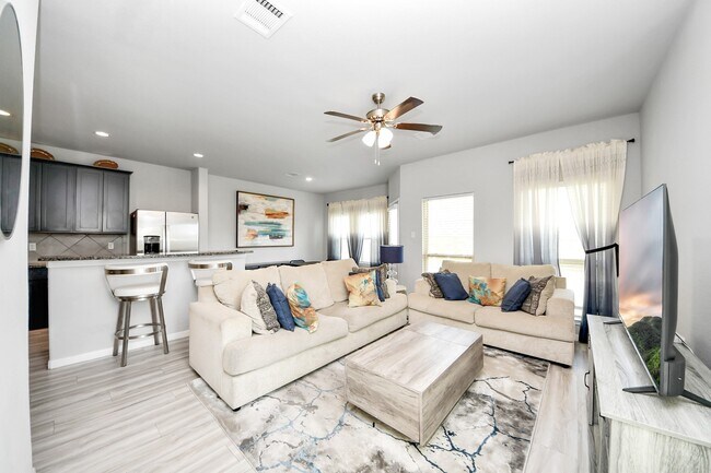 Foto del edificio - 13323 Colina Mdws Ln