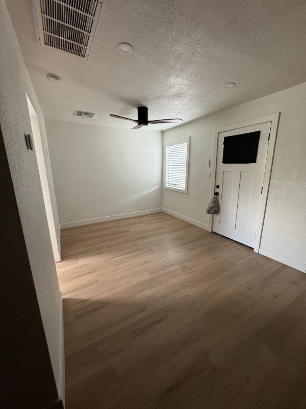 Foto del edificio - 1155 E Diamond St