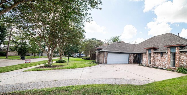 Building Photo - 10710 Sandy Shoals Dr