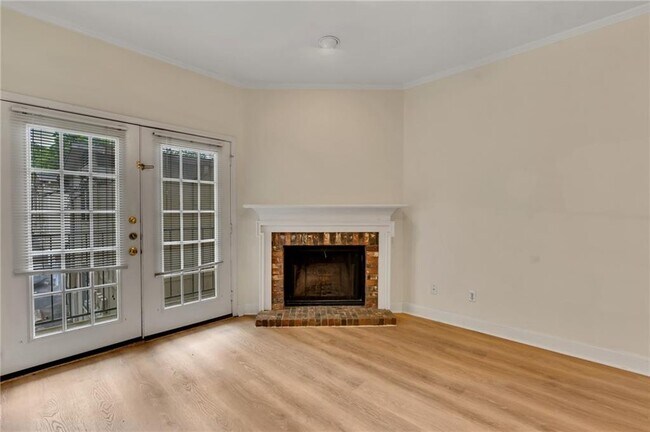 Building Photo - 2100 San Gabriel St