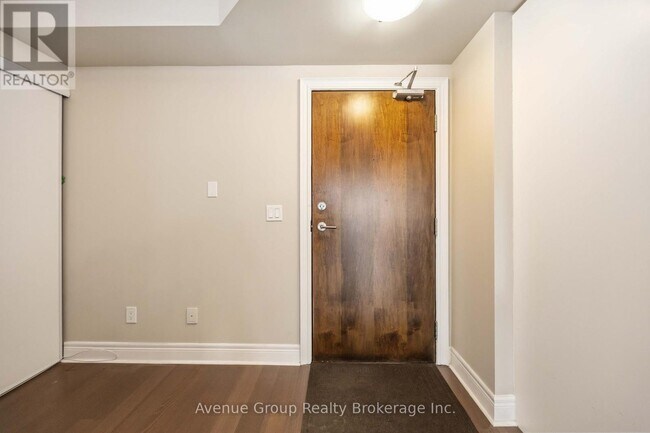 Photo du bâtiment - 701 Sheppard Ave W